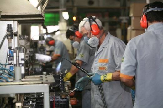 Taxa de desemprego no Brasil vai a 8% e atinge marca negativa