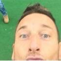 Golaço de Totti com selfie pode virar figurinha especial