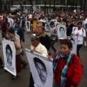 Milhares marcham no México em apoio às famílias dos 43 desaparecidos