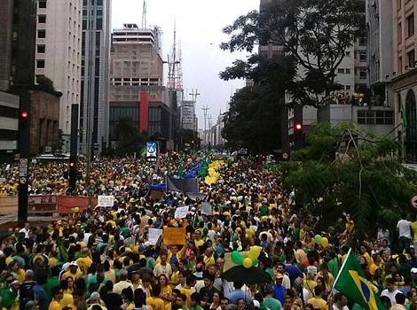 Renúncia de Dilma é pior proposta, dizem leitores de Brasileiros