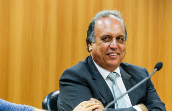 Governador do Rio diz que vai reocupar Complexo do Alemão