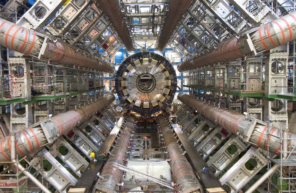 Acelerador de partículas LHC é religado após 2 anos