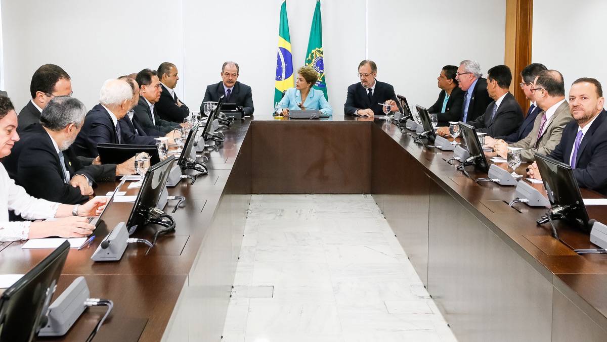 Dilma reúne ministros para avaliar cortes no Orçamento