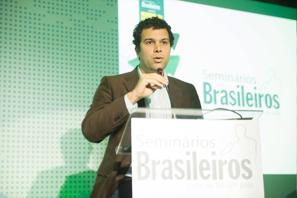 Brasil tem condições de superar crise, avaliam economistas em seminário