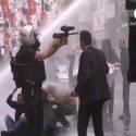 Ministros gregos festejam Dia do Trabalho e polícia turca barra manifestantes