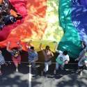 Festa de cores LGBT no Facebook se contrapõe a Estados brasileiros