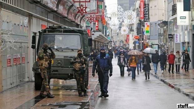Bruxelas continua sob alerta máximo por suspeita de terrorismo