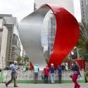 Avenida Paulista recebe escultura da artista Tomie Ohtake
