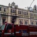 Bombeiros fazem rescaldo de incêndio no Museu da Língua Portuguesa