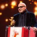 Berlinale surpreende e dá prêmio principal a documentário sobre imigrantes na Europa