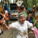 Bloco de carnaval ligado à saúde mental desfila no Rio de Janeiro