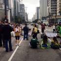 Após quase 40 horas, PM entra em confronto para retirar manifestantes da Paulista