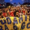 Estudantes protestam contra impeachment de Dilma no centro de São Paulo