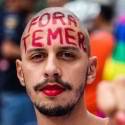 Parada Gay de São Paulo tem protestos contra Temer