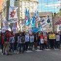 Serra é recebido com protesto na Argentina: “Serra, ladrão, não ganha uma eleição”
