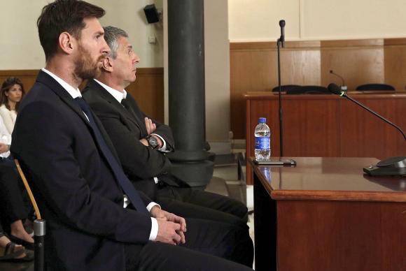 Messi e o pai são condenados a 21 meses de prisão por fraude fiscal