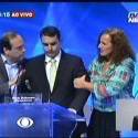 Flavio Bolsonaro passa mal em debate e pai impede ajuda da médica Jandira Feghali