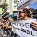 Torcedores protestam contra Temer em maratona feminina no Rio