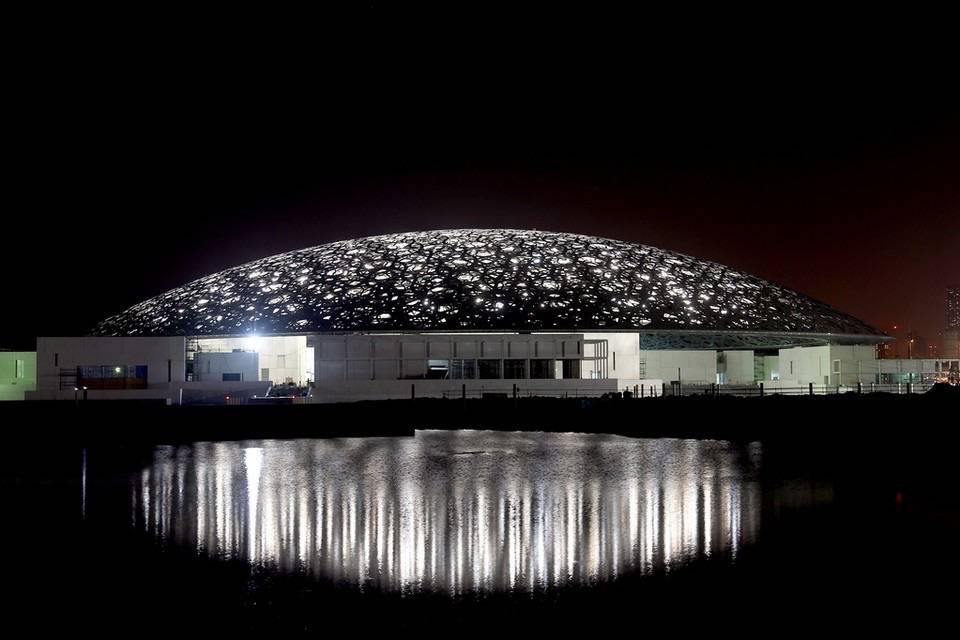 Louvre Abu Dhabi perto da inauguração