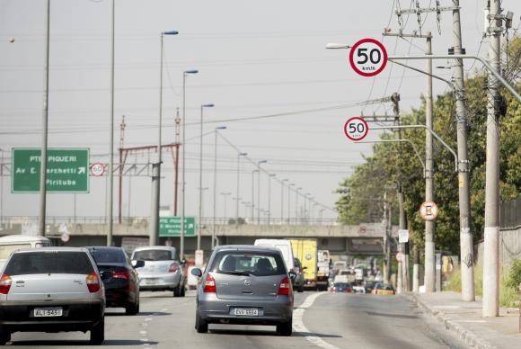 OMS recomenda limite de 50km/h para reduzir mortes no trânsito