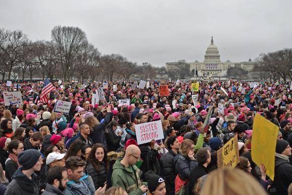 Dezenas de milhares se manifestam no mundo contra Trump